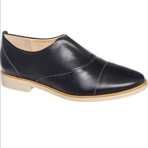 BLACK SLIP-ON OXFORDS / size 6